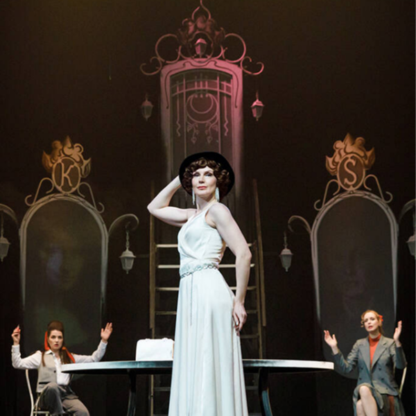 Спектакль «Восемь любящих женщин»