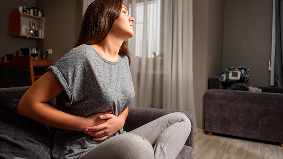 Боль в правом боку у женщин и мужчин