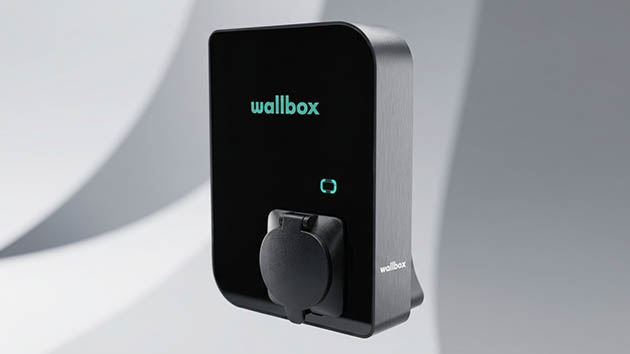 Wallbox Copper SB. Фото: Ян Ляпин / Нейросеть