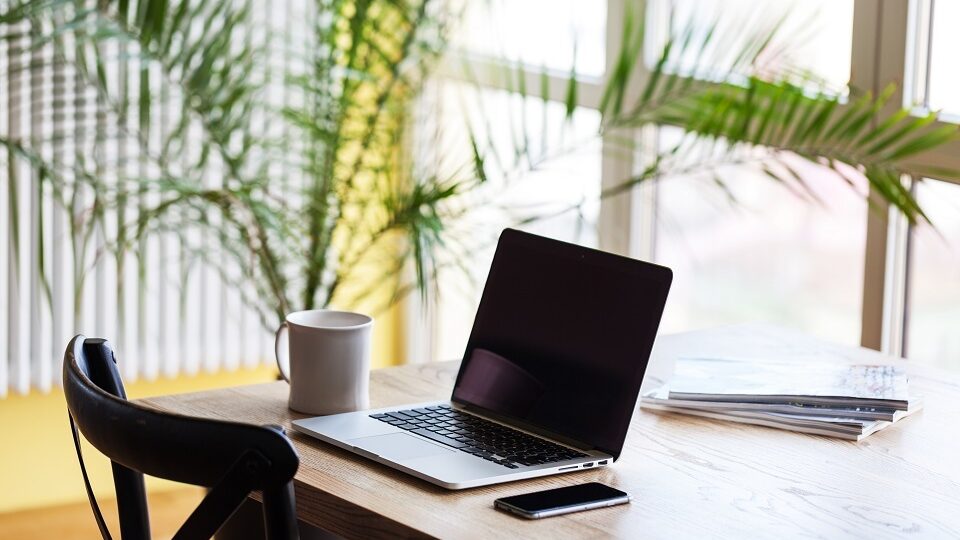 Смело организуйте на балконе отдельную комнату. Фото: Alim Yakubov / Shutterstock / Fotodom