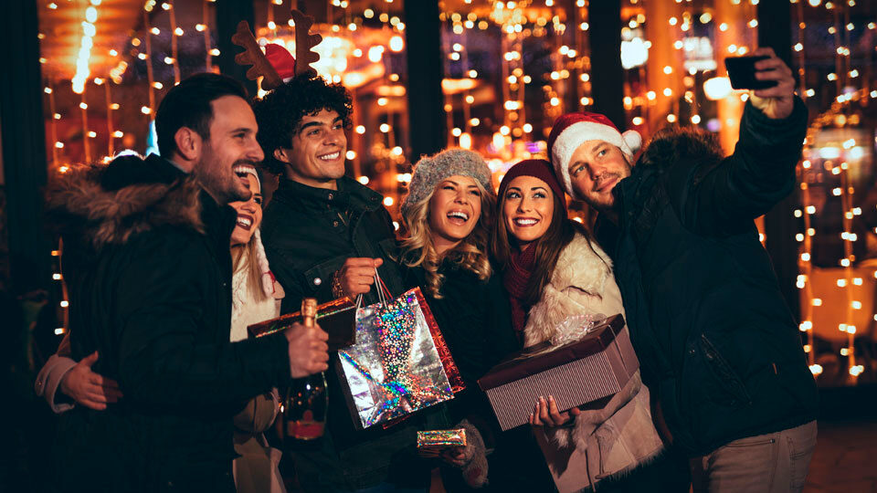 150+ идей недорогих подарков на Новый год 2026