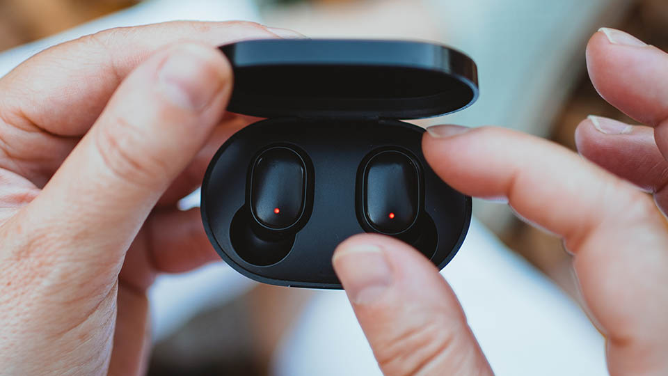 12 лучших умных наушников в 2023 году