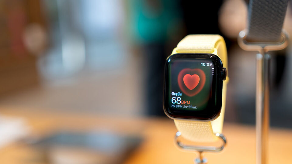 В Apple Watch широко реализованы функции мониторинга здоровья. Фото: Wongsakorn 2468 / Shutterstock / Fotodom