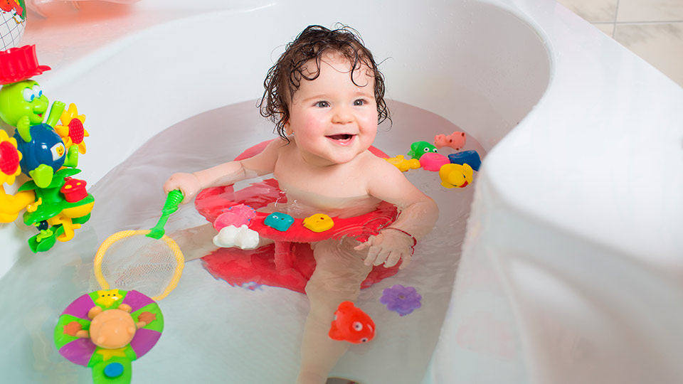 11 лучших стульчиков для купания малыша в 2025 году