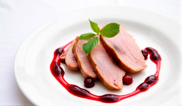 Утиное филе с вишневым соусом