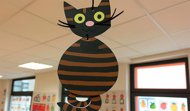 Спиральный кот из бумажной тарелки