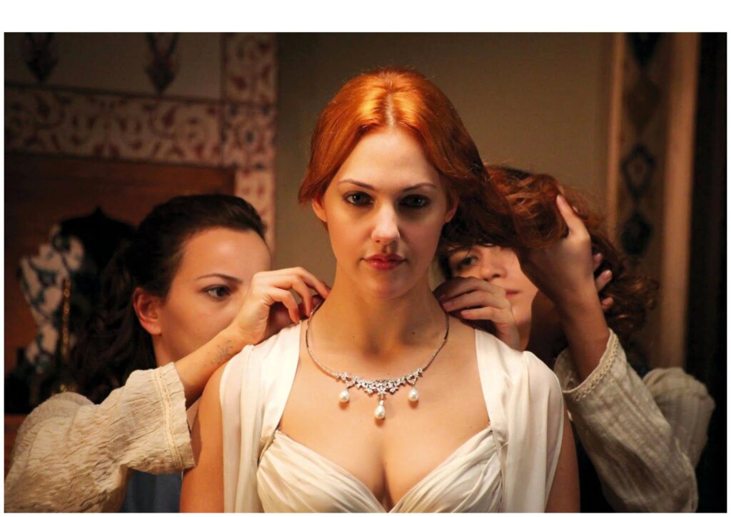 Дочка Мерьем Узерли покорила интернет своей красотой