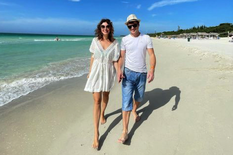 Анастасия Макеева увезла четвертого мужа на Кубу и показала фото в бикини