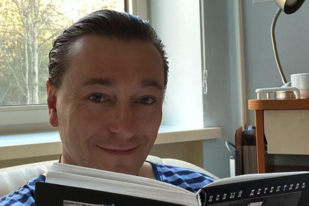 Какой вакциной был привит госпитализированный с коронавирусом Безруков