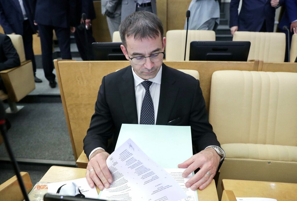 Дмитрий Певцов взбунтовался против скудно одетой Бритни Спирс