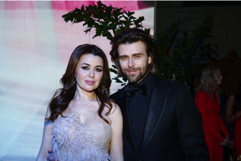 В мини и с Чернышевым: где сейчас Заворотнюк