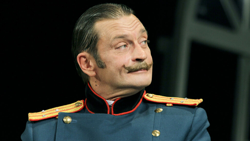 Резко сдавший Александр Домогаров: «Меня из театра вынесут только вперед ногами»