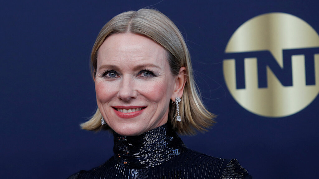 Роман между Наоми Уоттс и звездой сериала «Утреннее шоу» Билли Крудапом подтвердился