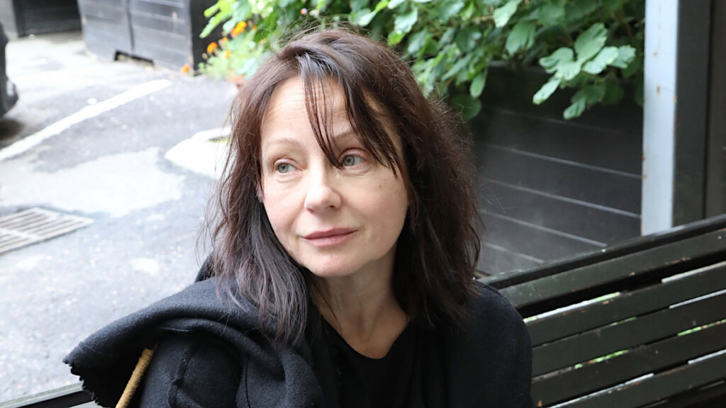 Молодой муж после развода с Евгенией Добровольской переехал к мужчине