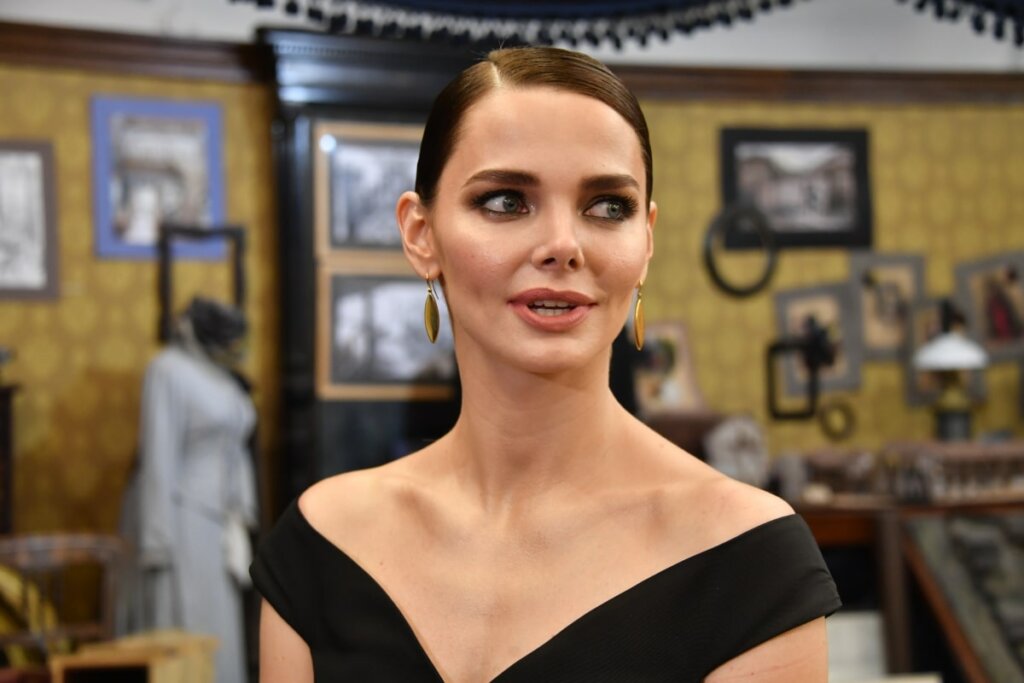 Новости шоу-бизнеса: трудная дочь Джоли в отчаянии, истерика Бузовой и душераздирающее признание Боярской