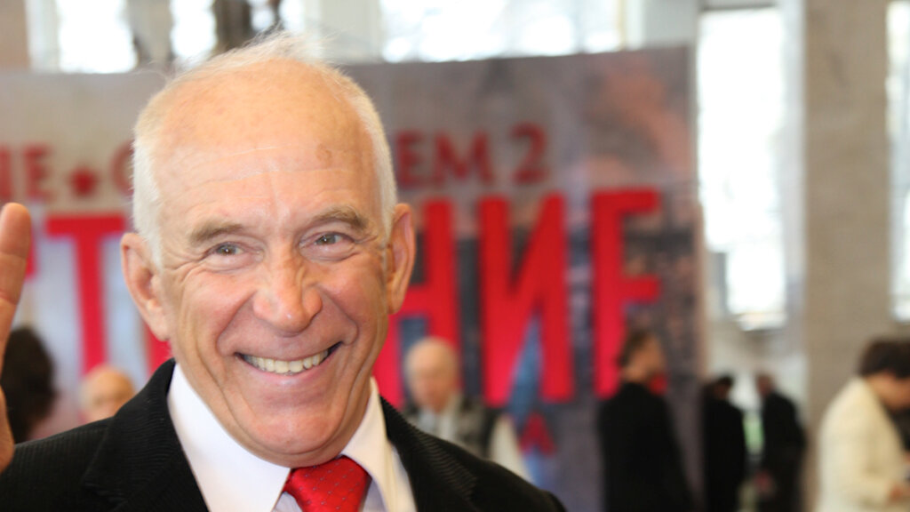 Жена на 13 лет младше, приемная дочь и пластическая операция: как сейчас живет Александр Пашутин