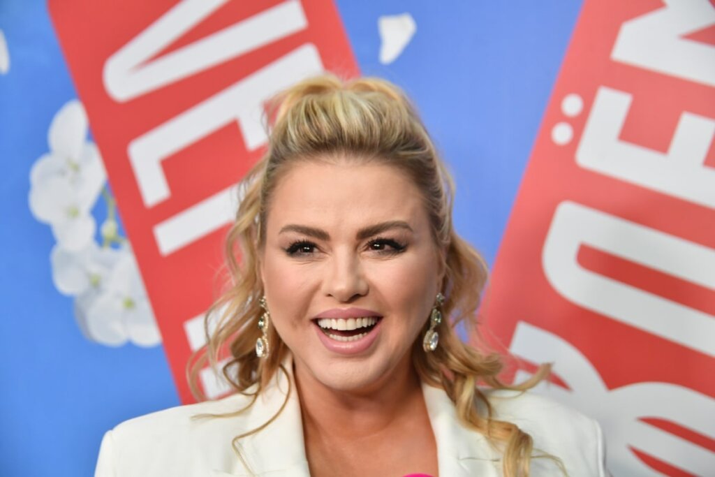 Анна Семенович закатила истерику