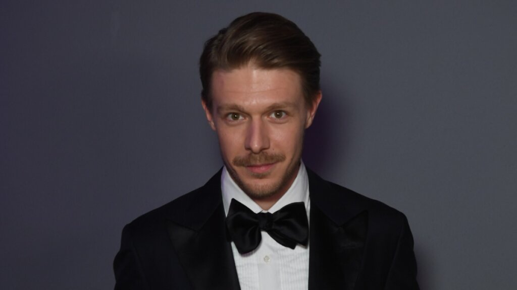 Алкоголь, наркотики, развод и трагедия с отцом: удары судьбы звезды сериала «Нулевой пациент» Никиты Ефремова