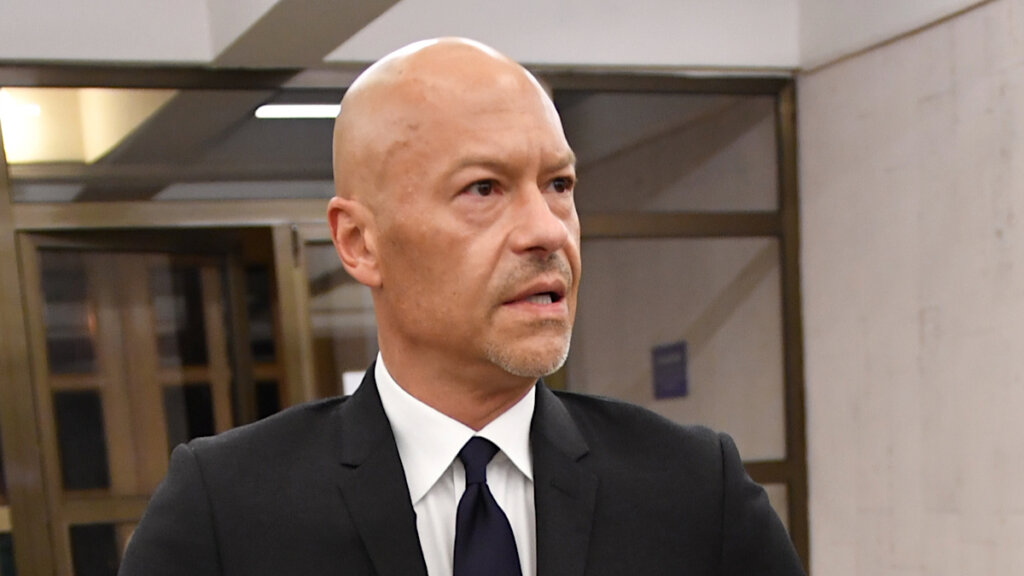 Федор Бондарчук опять вышел в свет без Паулины Андреевой