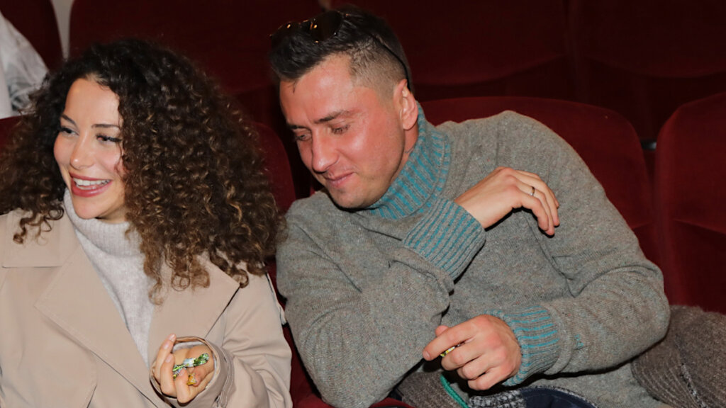 Беременная жена Павла Прилучного показала округлившиеся формы