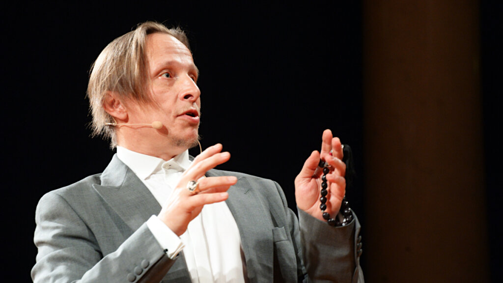 «Брезгую»: Иван Охлобыстин рассказал о сбежавших из России