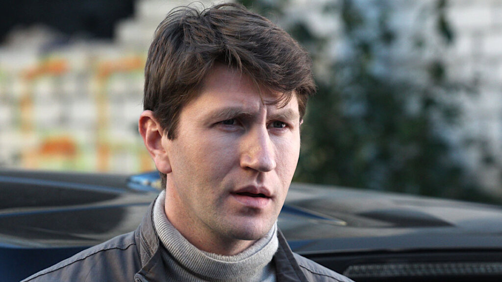 Парализованный актер Евгений Волоцкий отчаялся встать на ноги