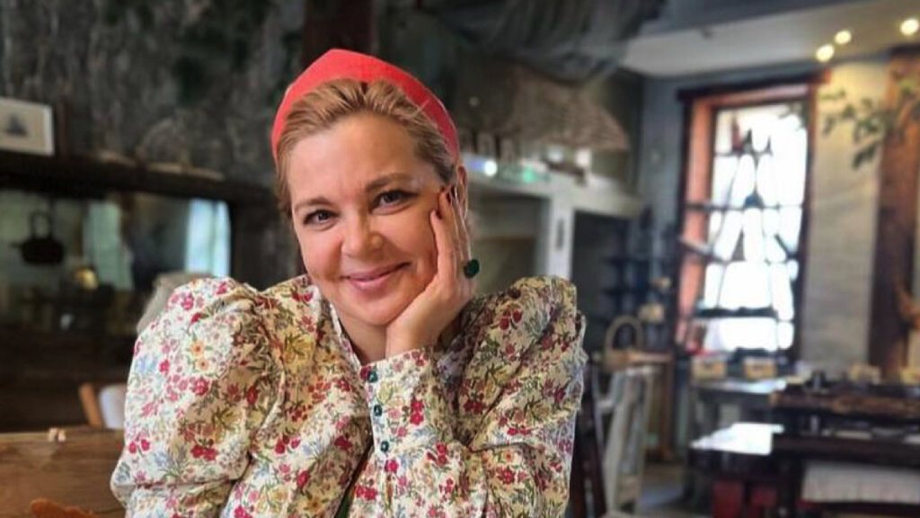 «Очень повзрослела»: Ирина Пегова показала себя с сединой и пятнами на лице