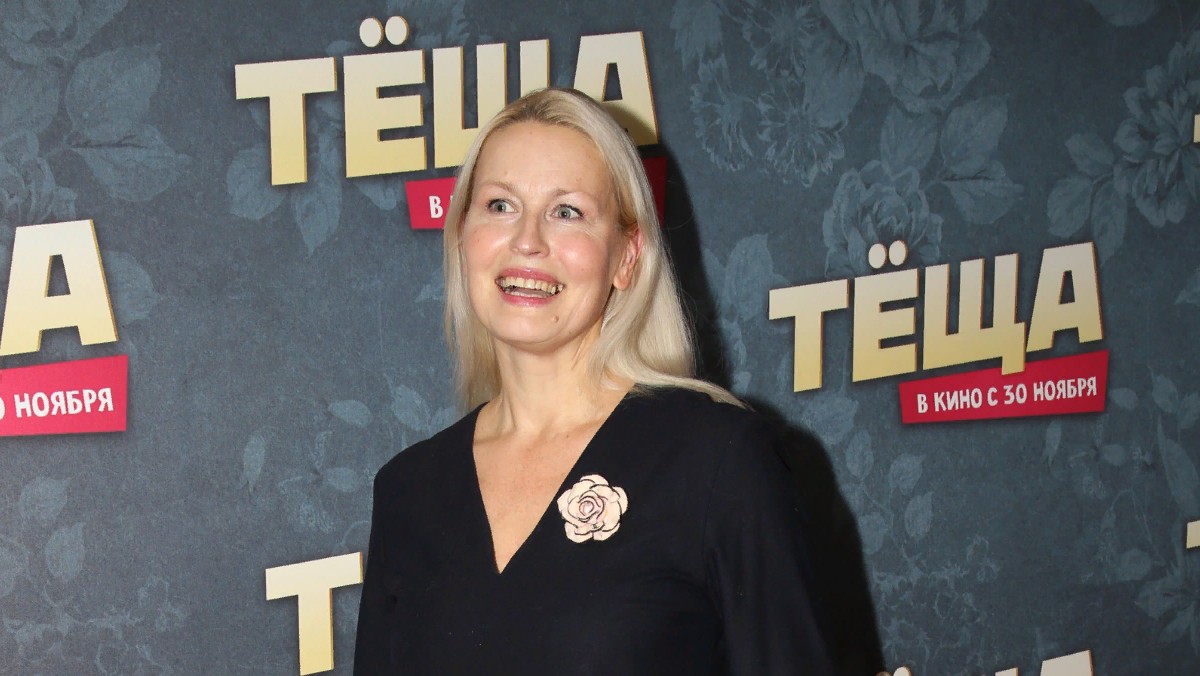 Қыздар секс ұйықтайды