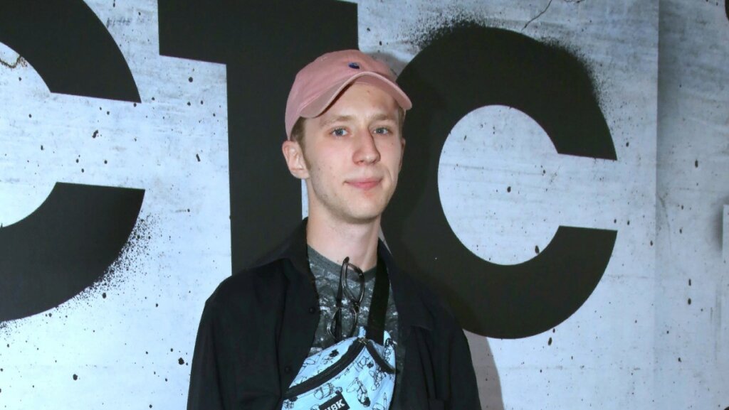 Сбежавший из России актер Семен Трескунов обнищал без работы