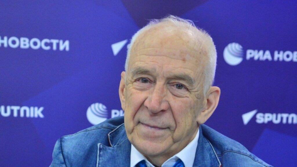 81-летний актер Александр Пашутин снялся в плавках и колет ботокс