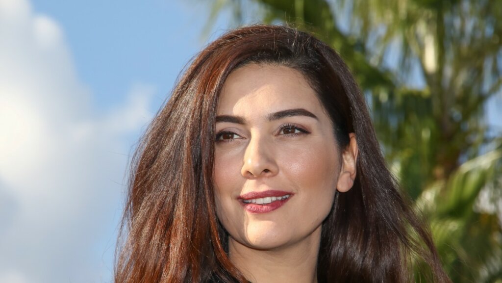 Увела мужа у беременной жены, сходила с ума от ревности и стала многодетной матерью — непростая жизнь Бергюзар Корель