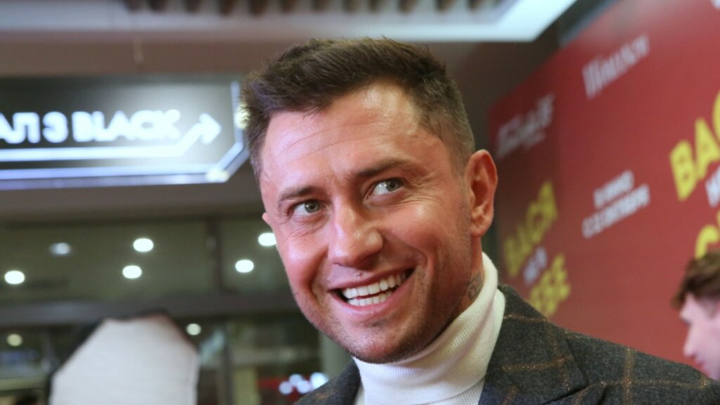 Павел Прилучный нанес удар по Агате Муцениеце