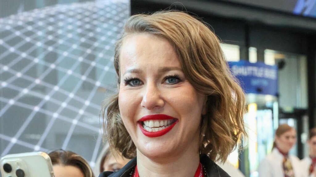 Собчак в образе игривой кошечки обратилась к Мии Бойке: «Отстань от детей»