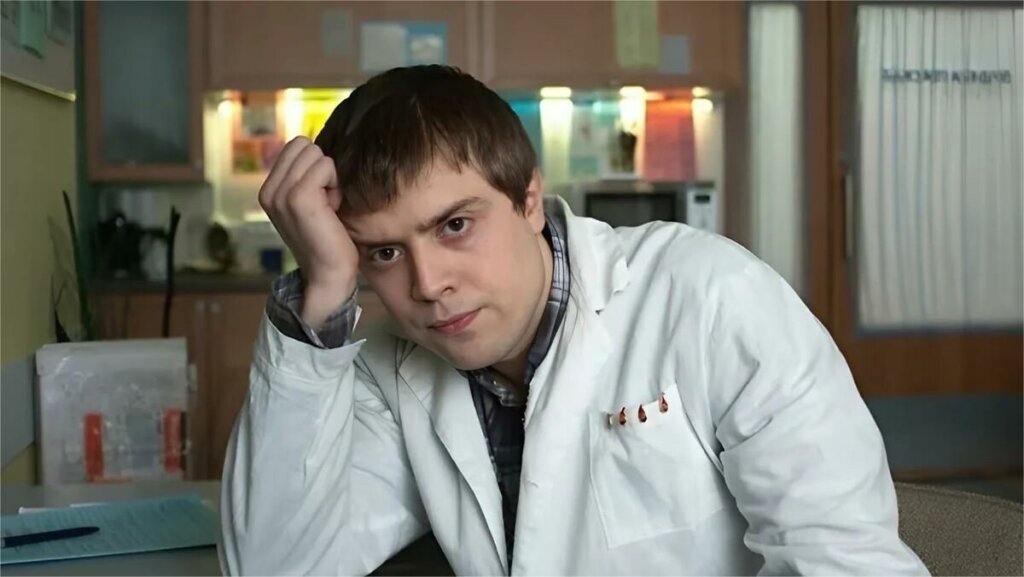 Звезда сериала «Интерны» Александр Ильин был экстренно прооперирован в Москве