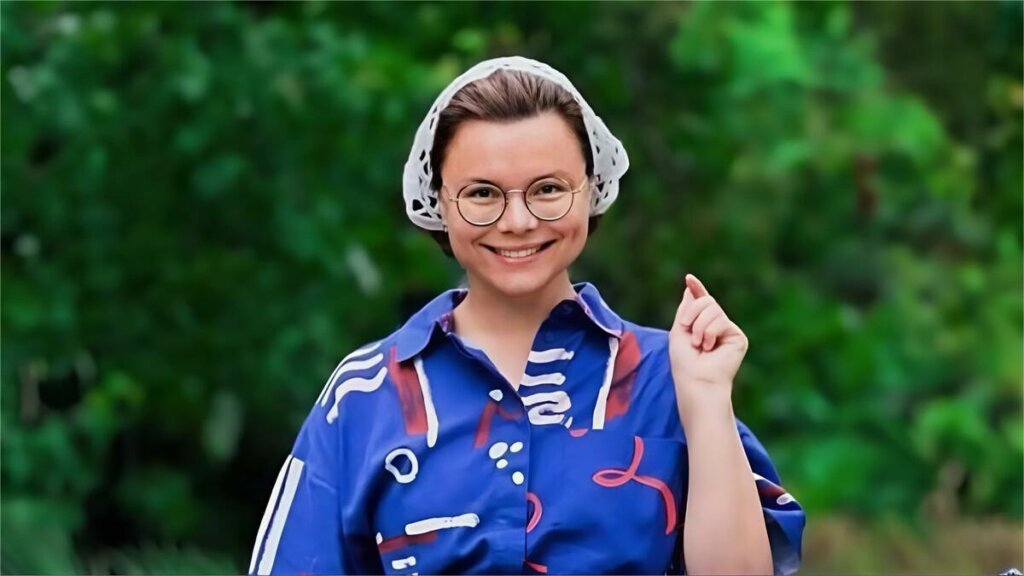 Молодая жена Петросяна похвасталась прекрасной фигурой в купальнике