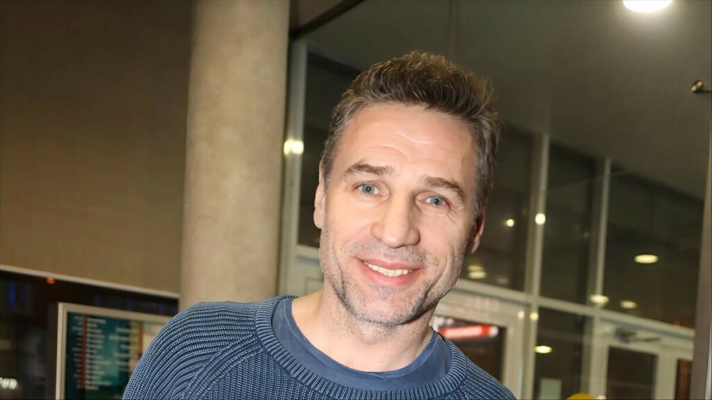 Внебрачная дочь и развод: как живет красавец-актер Виталий Абдулов