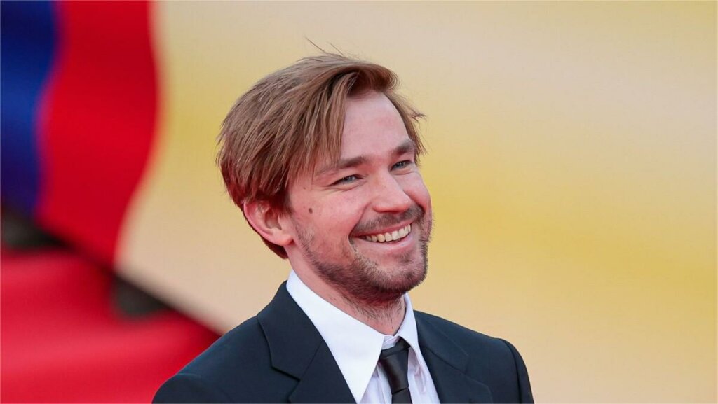 Александр Петров опубликовал первые фотографии новорожденного сына