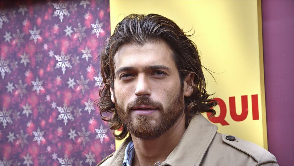 «Вульгарный колхоз»: Джан Яман появился на публике с новой возлюбленной и получил шквал критики