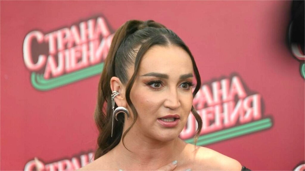 «Первым делом в стационар»: Ольга Бузова со слезами на глазах рассказала о болезни друга