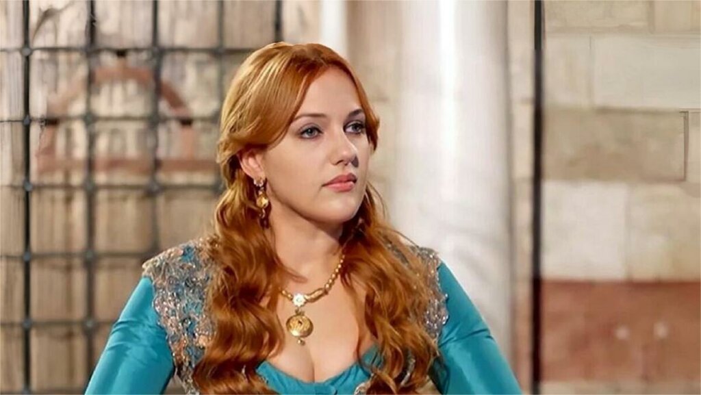 «Хюррем вернулась»: Помолодевшая Мерьем Узерли отметила 42-летие в шикарном платье