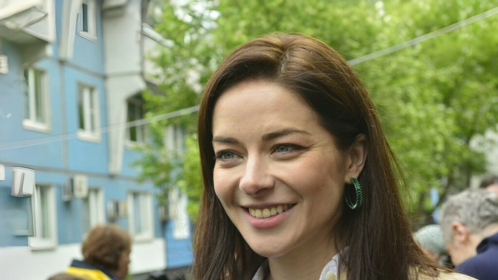 Марина Александрова показала округлившийся живот: актрису поздравляют с беременностью