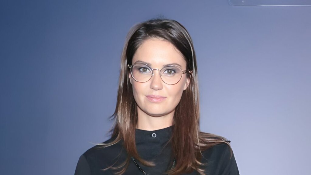 «Прихрамывая, с кривой улыбкой»: Агата Муцениеце впервые показала выписку из роддома в третий раз