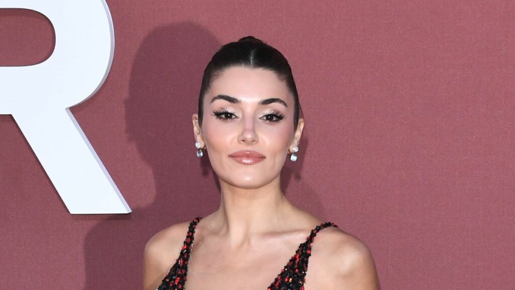 Турция в прошлом: Ханде Эрчел переезжает жить в Лондон