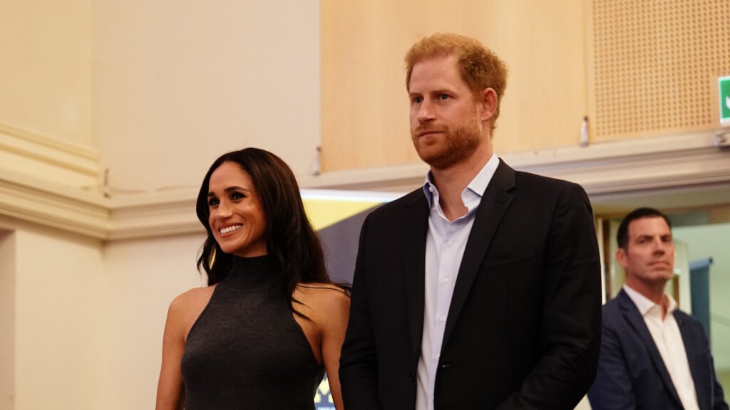 Меган Маркл и принц Гарри добились непубличности, но им не нравится