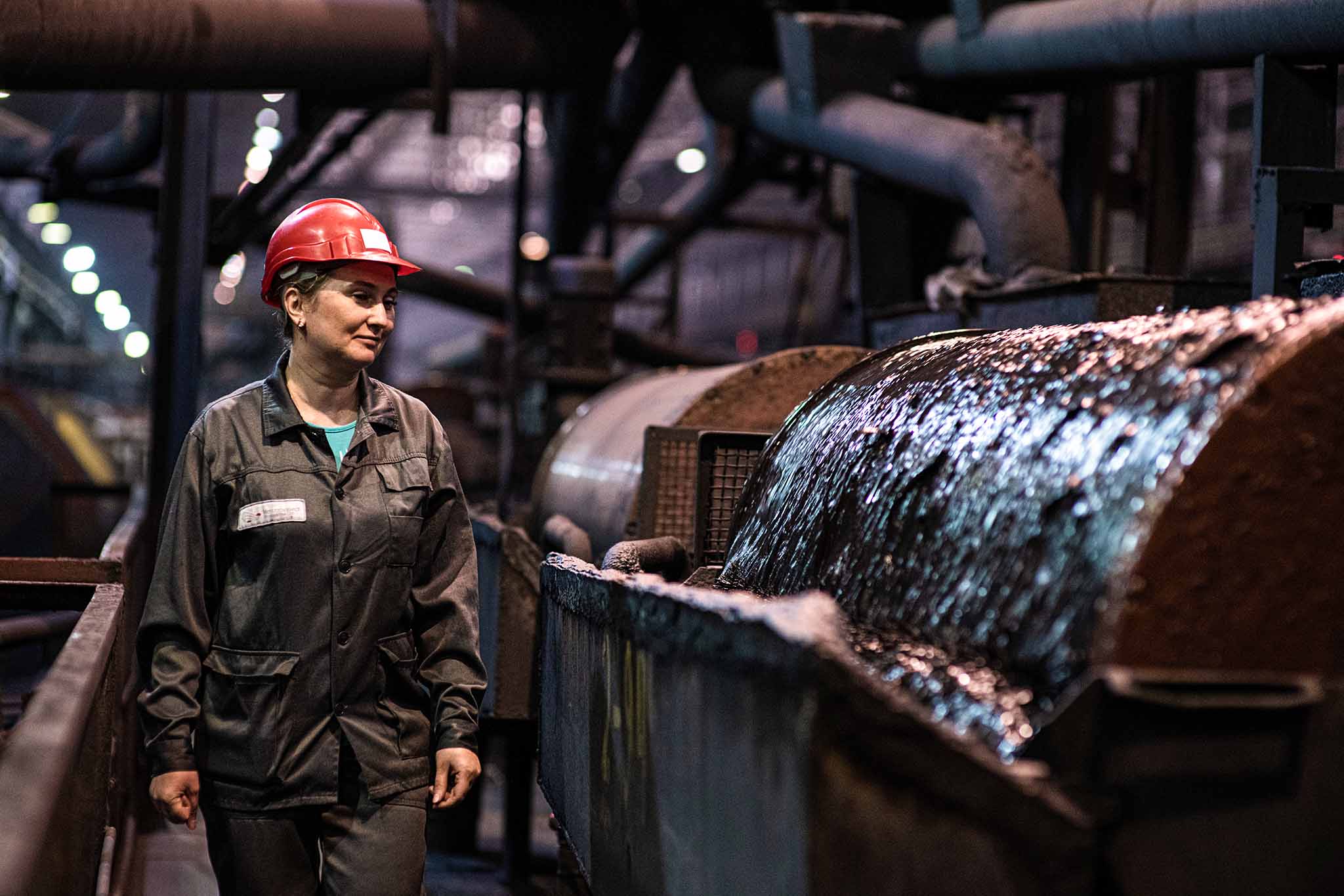 Михайловский горно-обогатительный комбинат работница