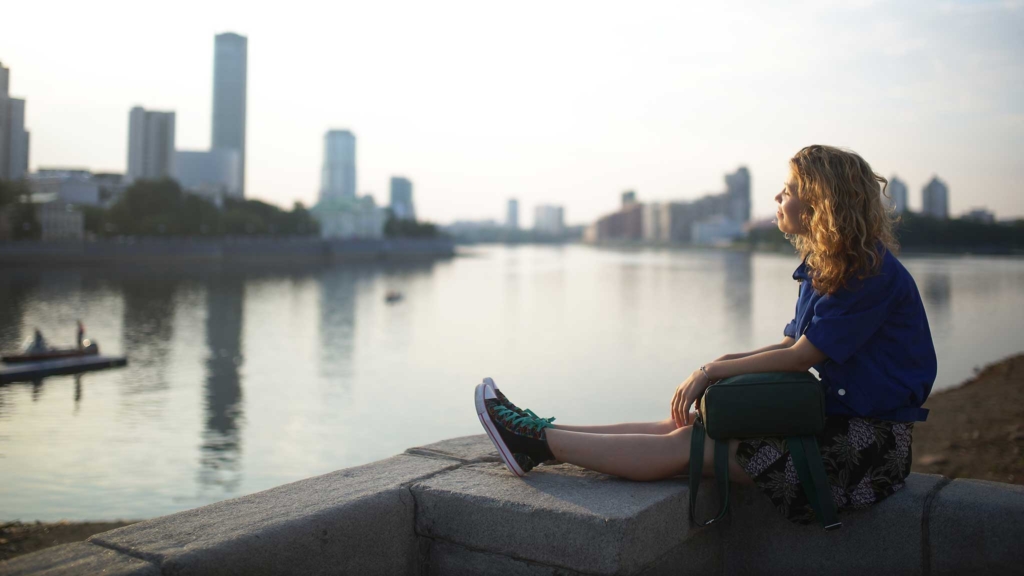 девушка на набережной екатеринбурга