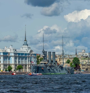 Крейсер «Аврора» в Санкт-Петербурге