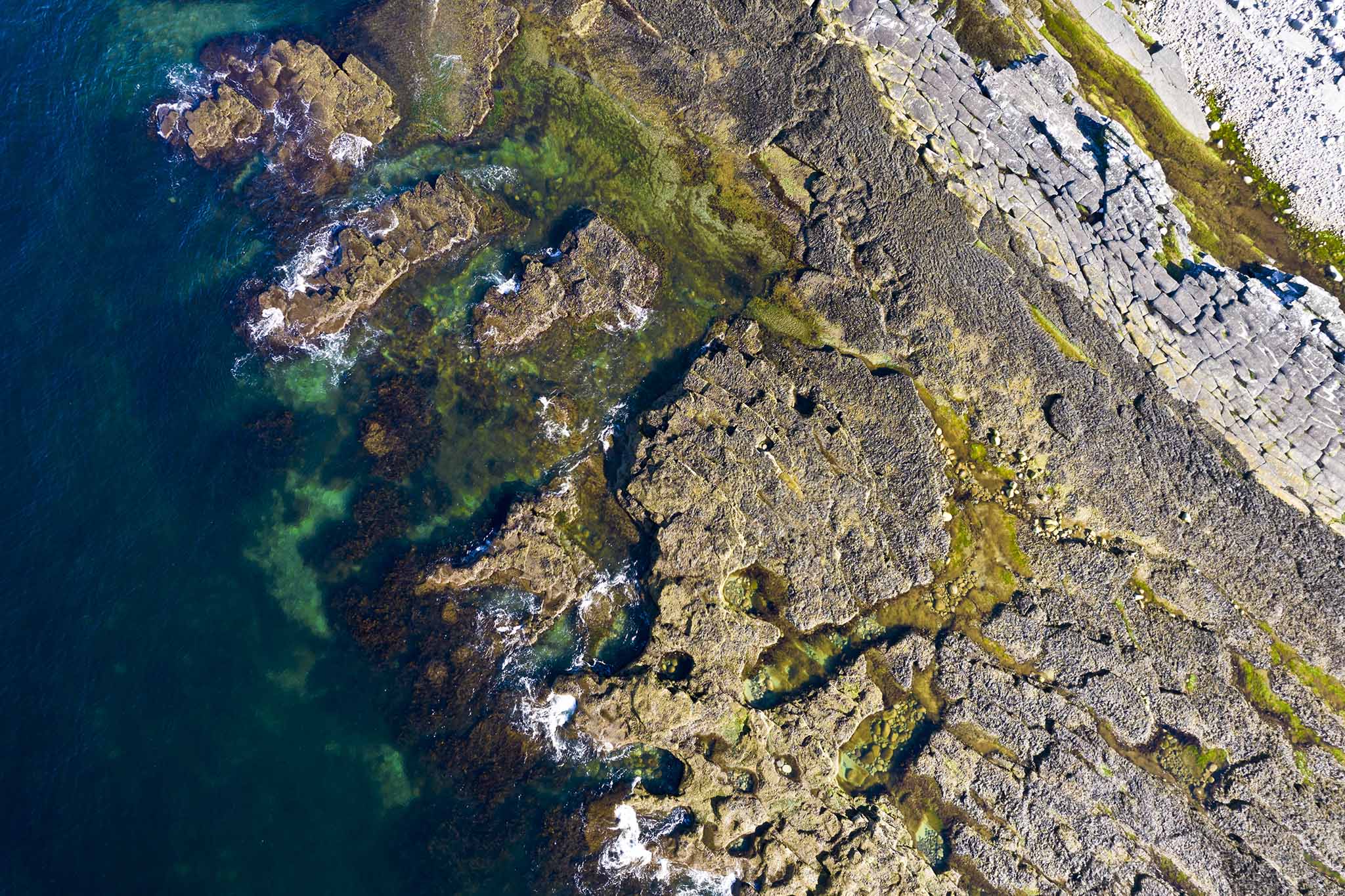 рельеф дна баренцево море карта глубин. краткая характеристика баренцева моря. площадь баренцева моря. какое море глубже баренцево. максимальная глубина баренцева моря.