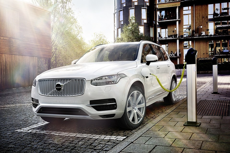 Volvo перестанет выпускать автомобили с обычными ДВС Volvo перестанет выпускать автомобили с обычными ДВС