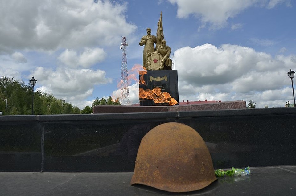 Подбор памятников Советск, тульская обл. Ваза. Лезниковский гранит Кыштым